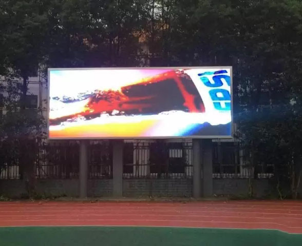 武漢市XX區(qū)XX中學(xué)● 戶(hù)外P10全彩顯示屏交付使用！